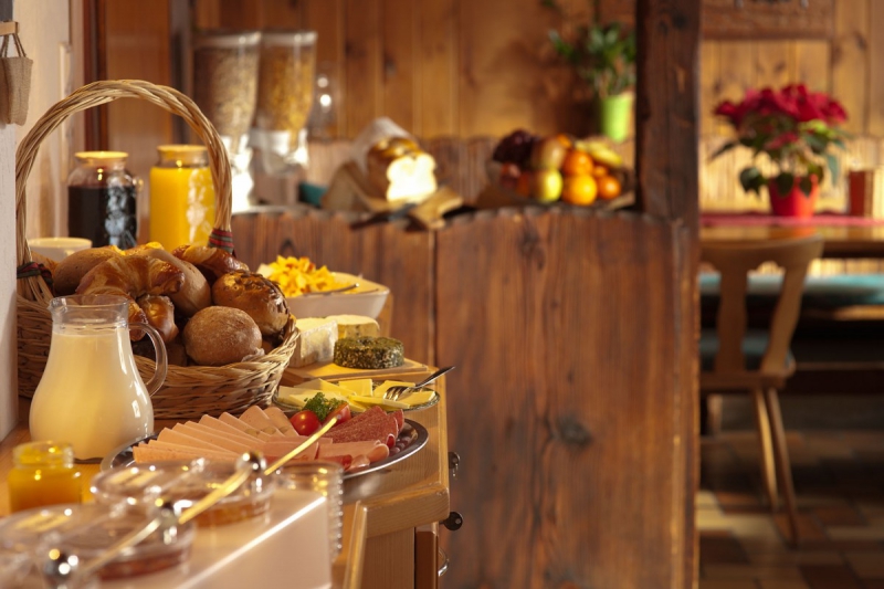 brasserie-PEGOMAS-min_breakfast_buffet_food_restaurant_meal_hotel_plate_fresh-718745